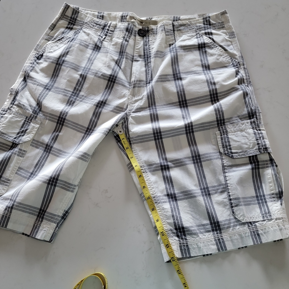 Shorts - Picture 7 of 8